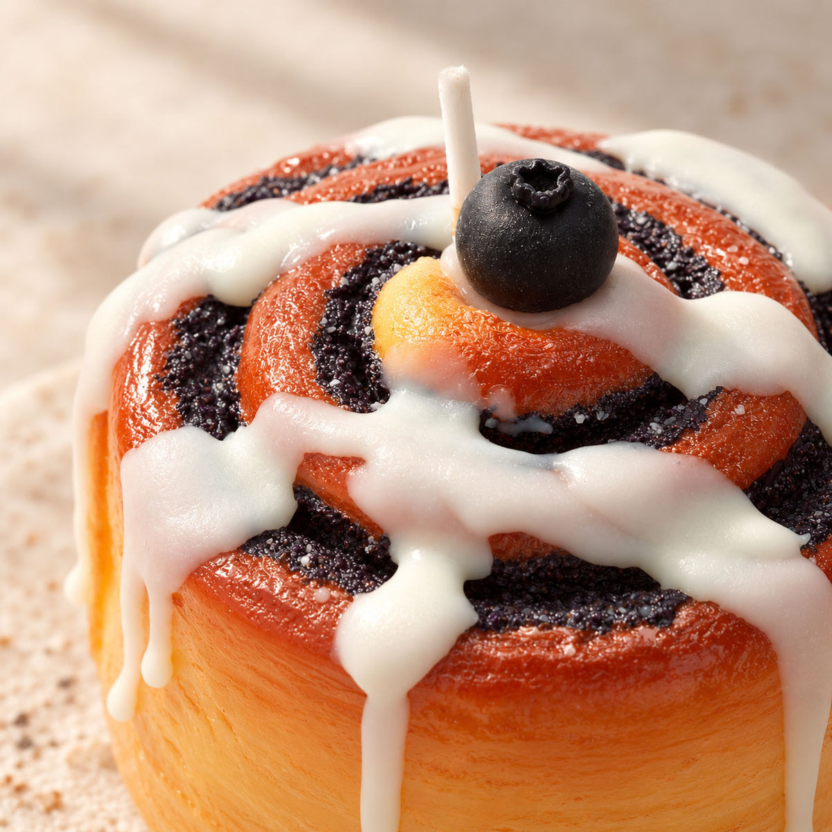 Realistic Cinnamon Roll Dessert Candle – Cinnamon & Clove Soy Candle