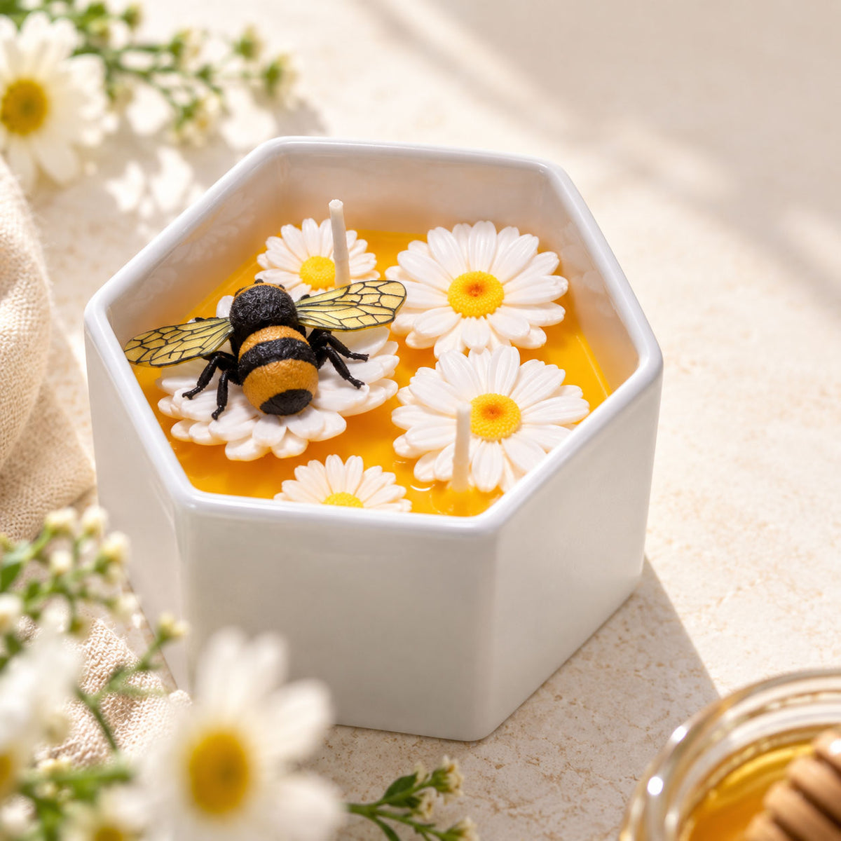 Honey Bee & Daisy Beeswax Candle – Honey Milk & Vanilla Scent